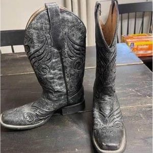 Worn twice! Like new!